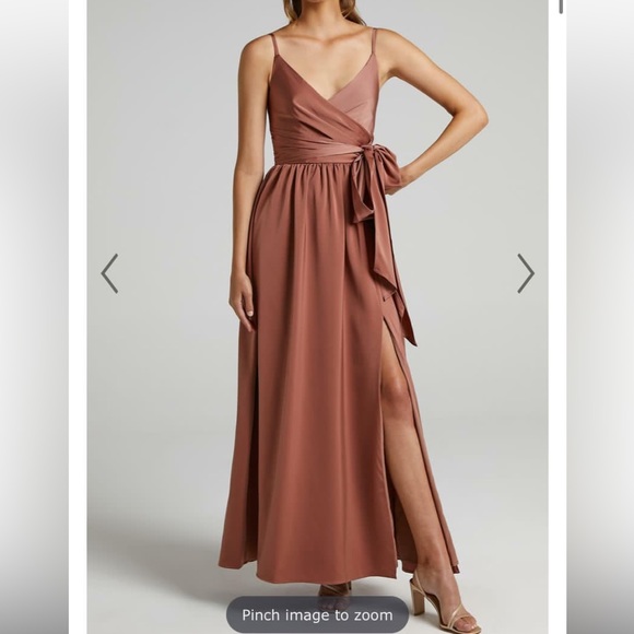 Worn once V-neck long bridesmaids dress with ruched bust. - Picture 3 of 3